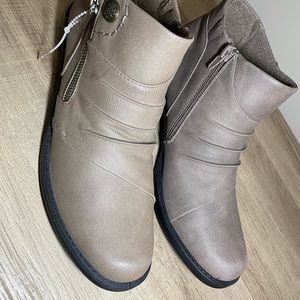 Women's Easy Street Ankle Booties Taupe Size 10N New